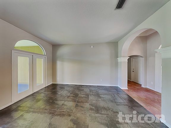 2nd image of 928 Heritage Lakes Dr