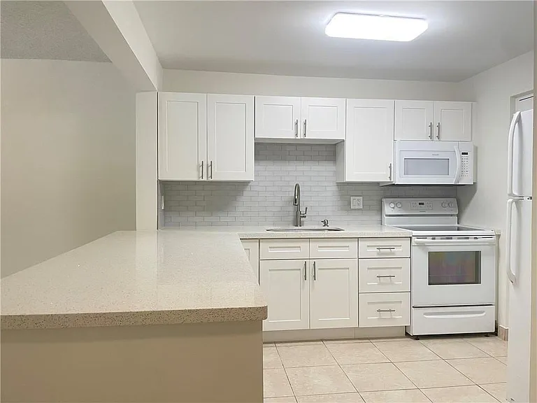 2307 S Cypress Bend Dr #207A — Photo 1