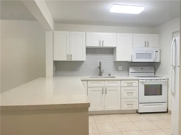 2307 S Cypress Bend Dr APT 207A, Pompano Beach, FL 33069