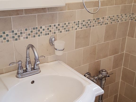 BEAUTIFUL RENOVATED BATHROOM