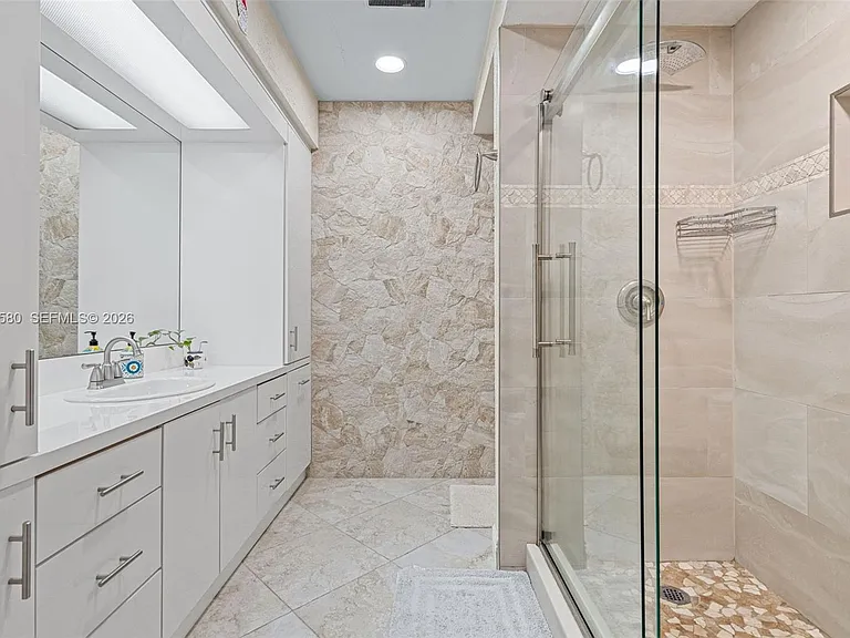 18805 W Lake Dr #18805 — Photo 25