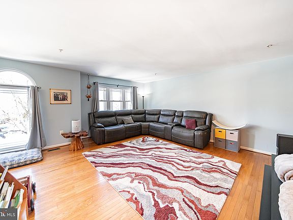 3rd image of 127 Emory Woods Ct