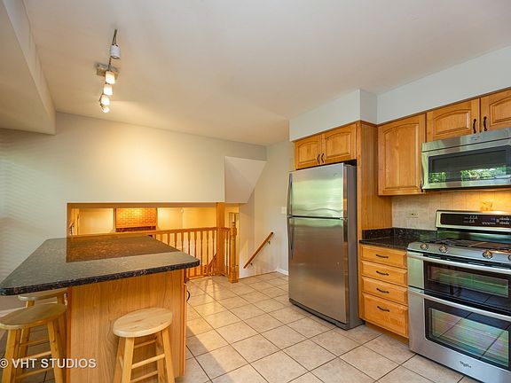 3rd image of 1515 E Fleming Dr S