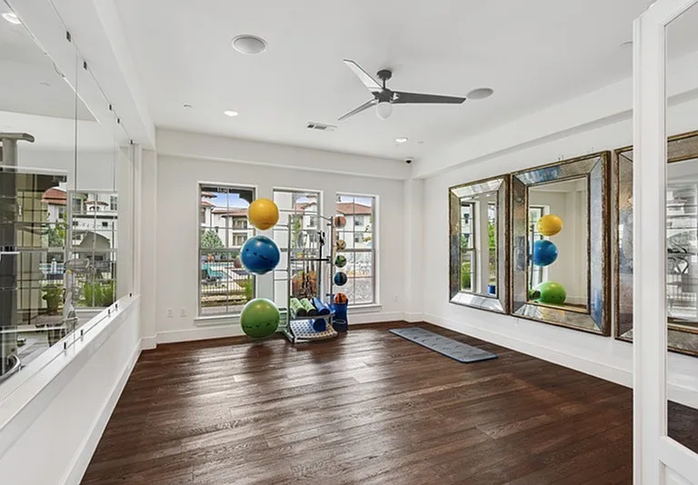 Ambrosio Apartments — Photo 11