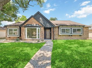 5950 Dumfries Dr, Houston, TX 77096