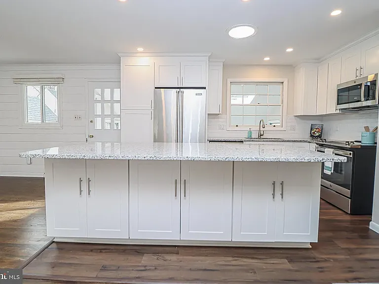 430 Duvall Ln — Photo 5