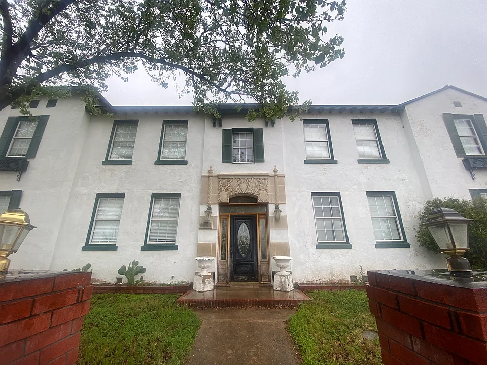 208 W College Ave #1
