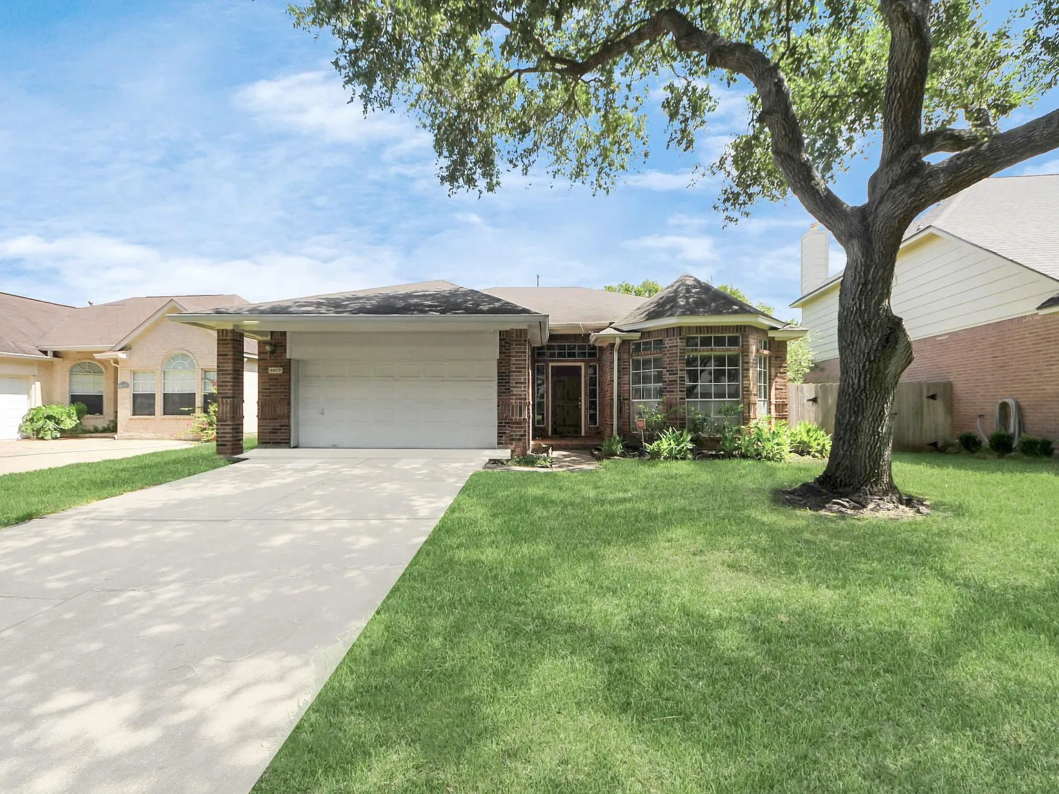 3 bed, 2.0 bath, 2315 sqft, $2,200 — Photo 3