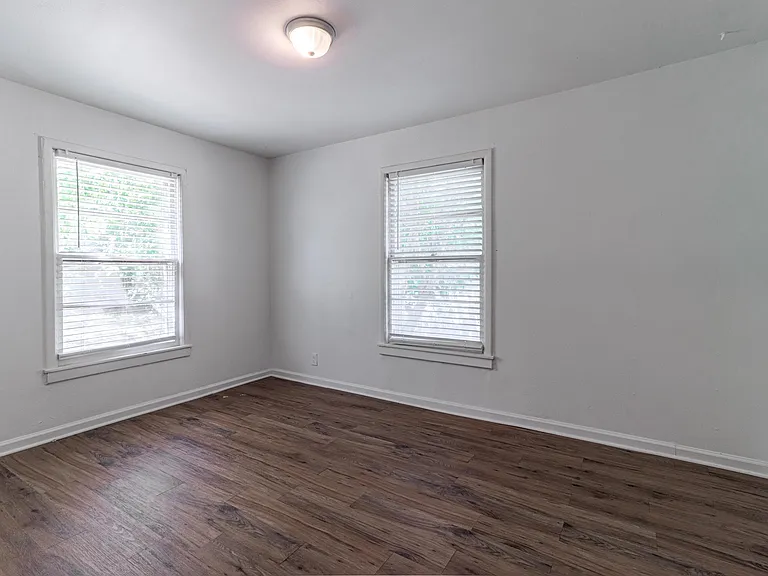 2622 W Johnson St — Photo 7