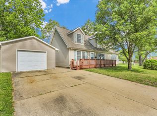 901 Lanore Dr, Urbana, IL