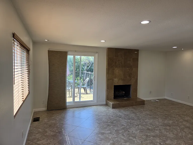 1037 Alta Vista Dr — Photo 41