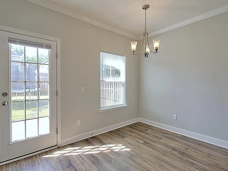554 Fairview Cir — Photo 9