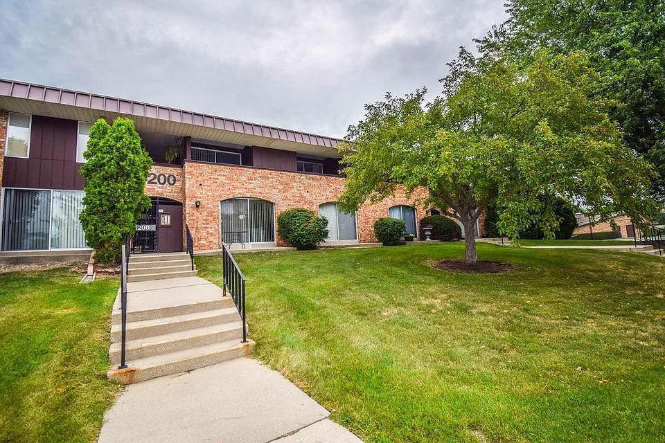 4200 W Rivers Edge Cir #7