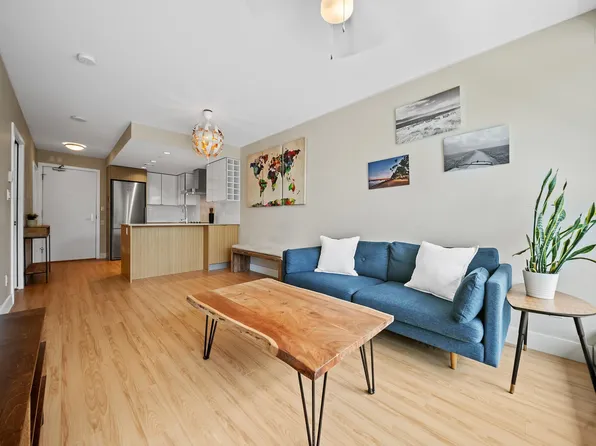 159 W 2nd Ave #213, Vancouver, BC V5Y 0L8