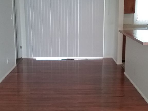 View from livingroom to diningroom