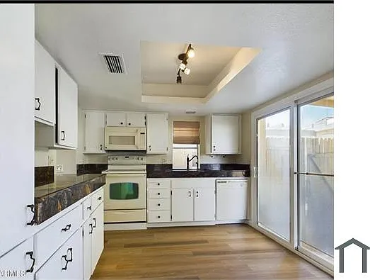 3 bed, 1300 sqft, $2,500 — Photo 3