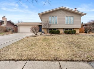 15241 Arroyo Dr, Oak Forest, IL 60452
