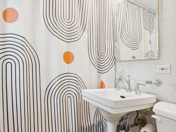 333 East 43rd Street image 6 of 13