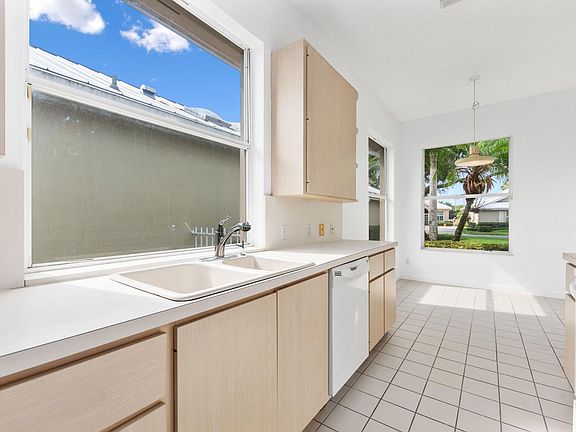 3rd image of 2544 SW Greenwich Way
