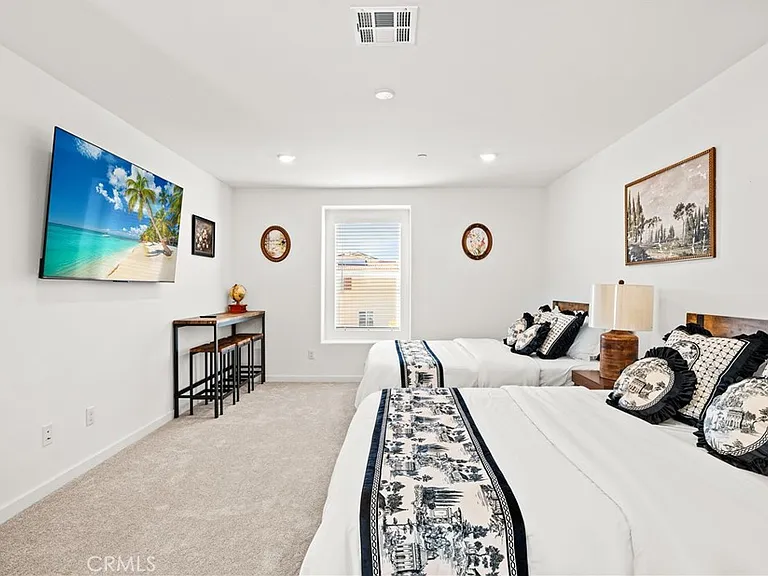 583 Lone Pine Dr — Photo 4