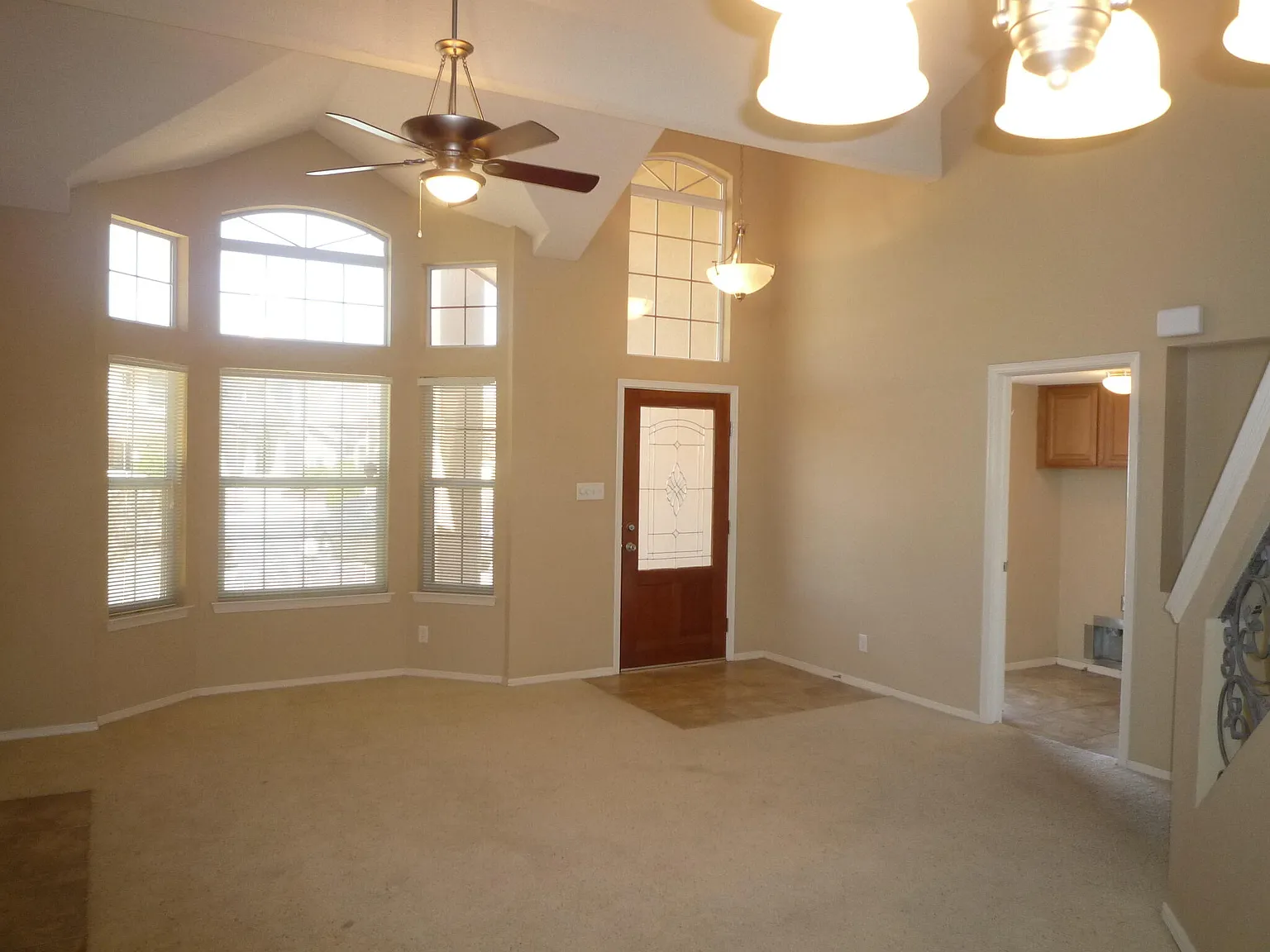 4 bed, 3.0 bath, 2156 sqft, $2,300 — Photo 4