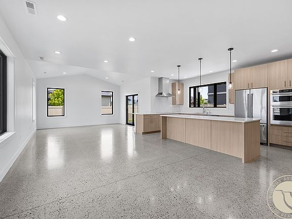 5th image of 1309 Sawgrass Pl