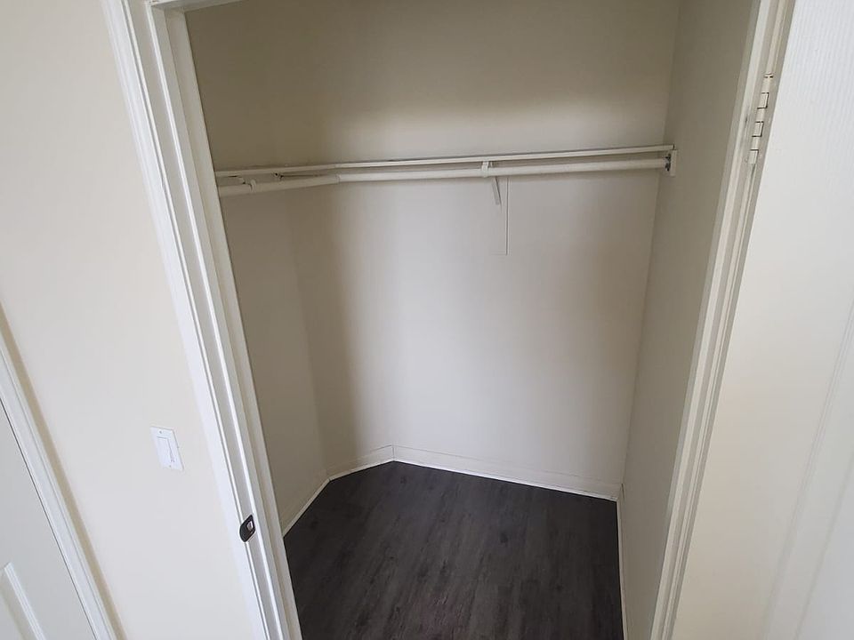 2nd image of 22761 Vanowen St APT 202