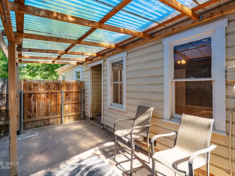 1333 Amarillo St — Photo 35