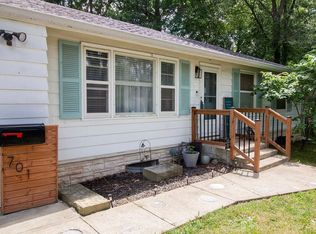 701 E Pawnee Ln, Belton, MO 64012