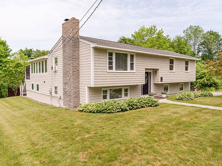 67 Lydon Ln E — Photo 46