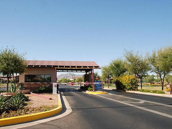 3rd image of 4427 E Carob Dr