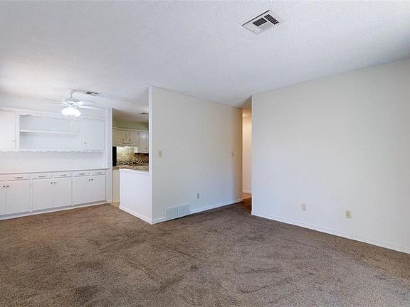 2nd image of 500 Leslie Dr