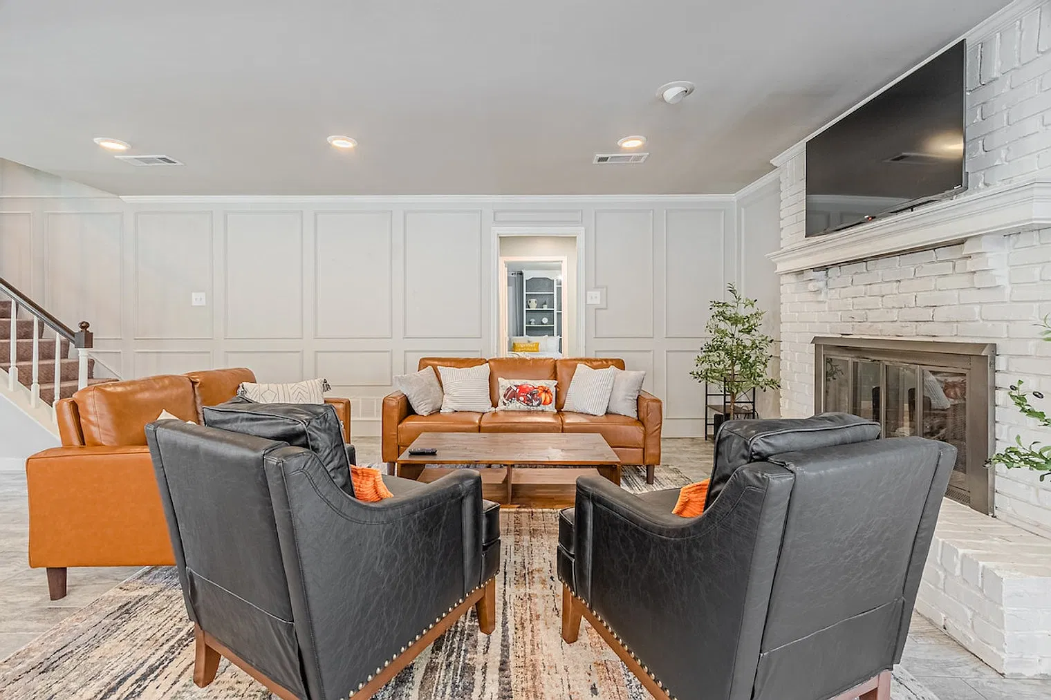 5 bed, 2.0 bath, 3153 sqft, $16,793 — Photo 4
