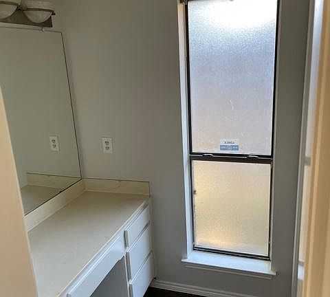5th image of 539 Essex Pl