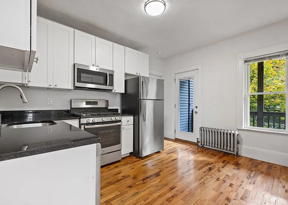 39 Bradley St #2