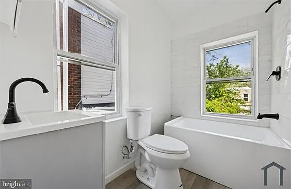 7015 Saybrook Ave — Photo 5