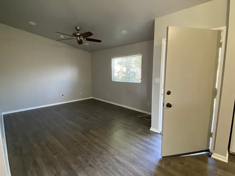 6821 Century St — Photo 3