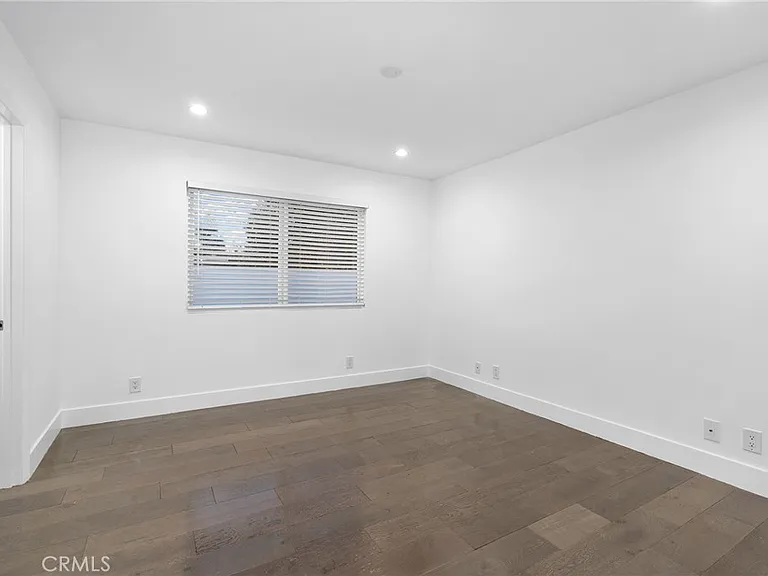 22904 Calvert St — Photo 44