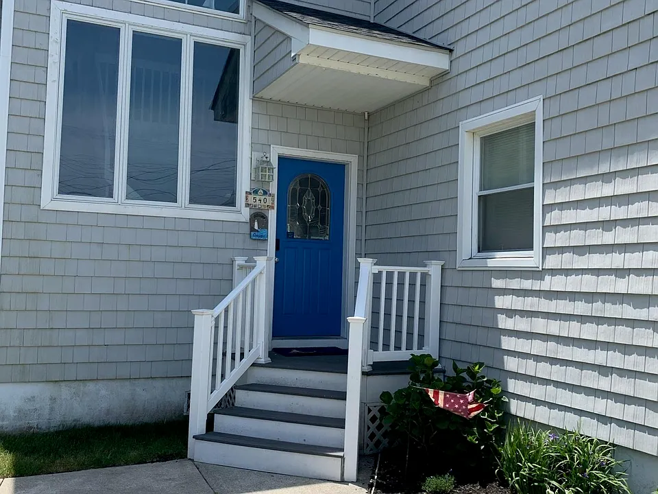 540 W Shore Dr