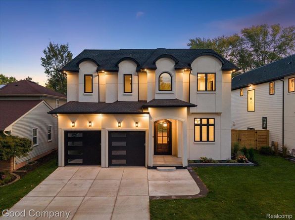 330 Woodlawn Ave