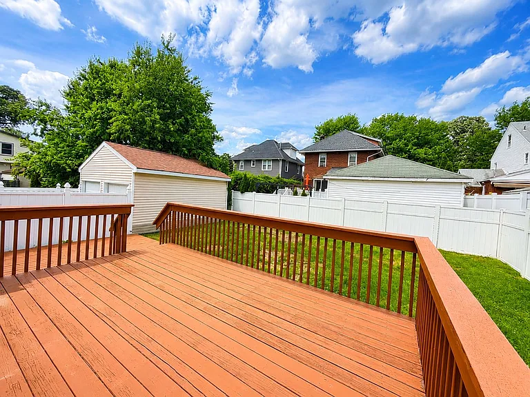 24 Sunderland Ave — Photo 33