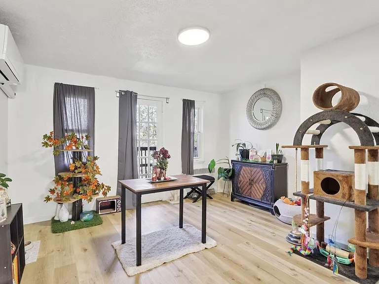 Charming 1, 2, and 3-Bedroom Townhomes in a Quiet Pittsburgh Neighborhood — Photo 69