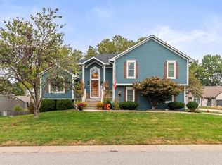 607 NE Field Creek Dr, Blue Springs, MO 64014