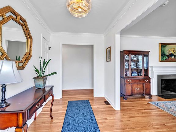 5th image of 28 Isbell Ln