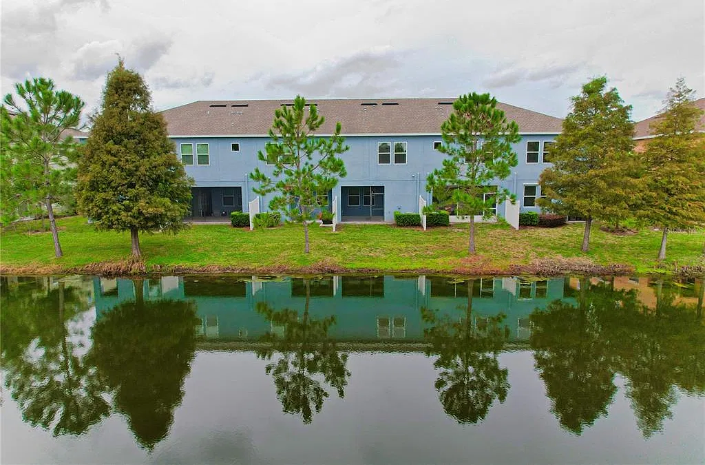 3 bed, 2.5 bath, 1632 sqft, $2,600 — Photo 3