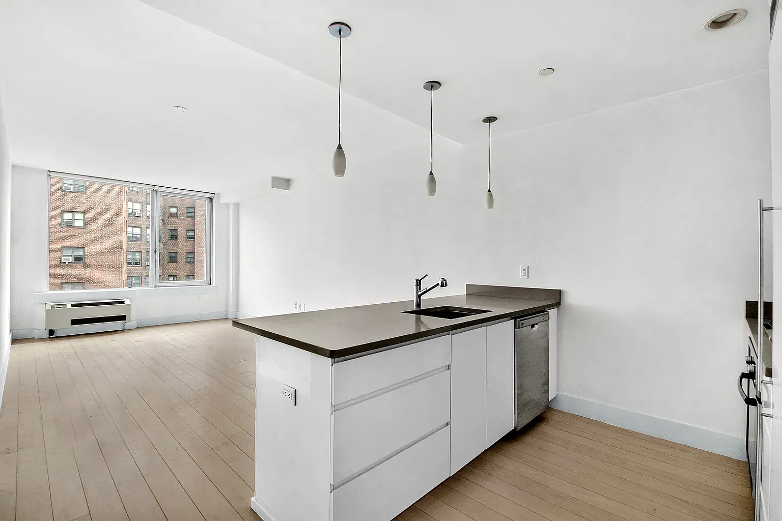 109 Gold Street — Photo 1