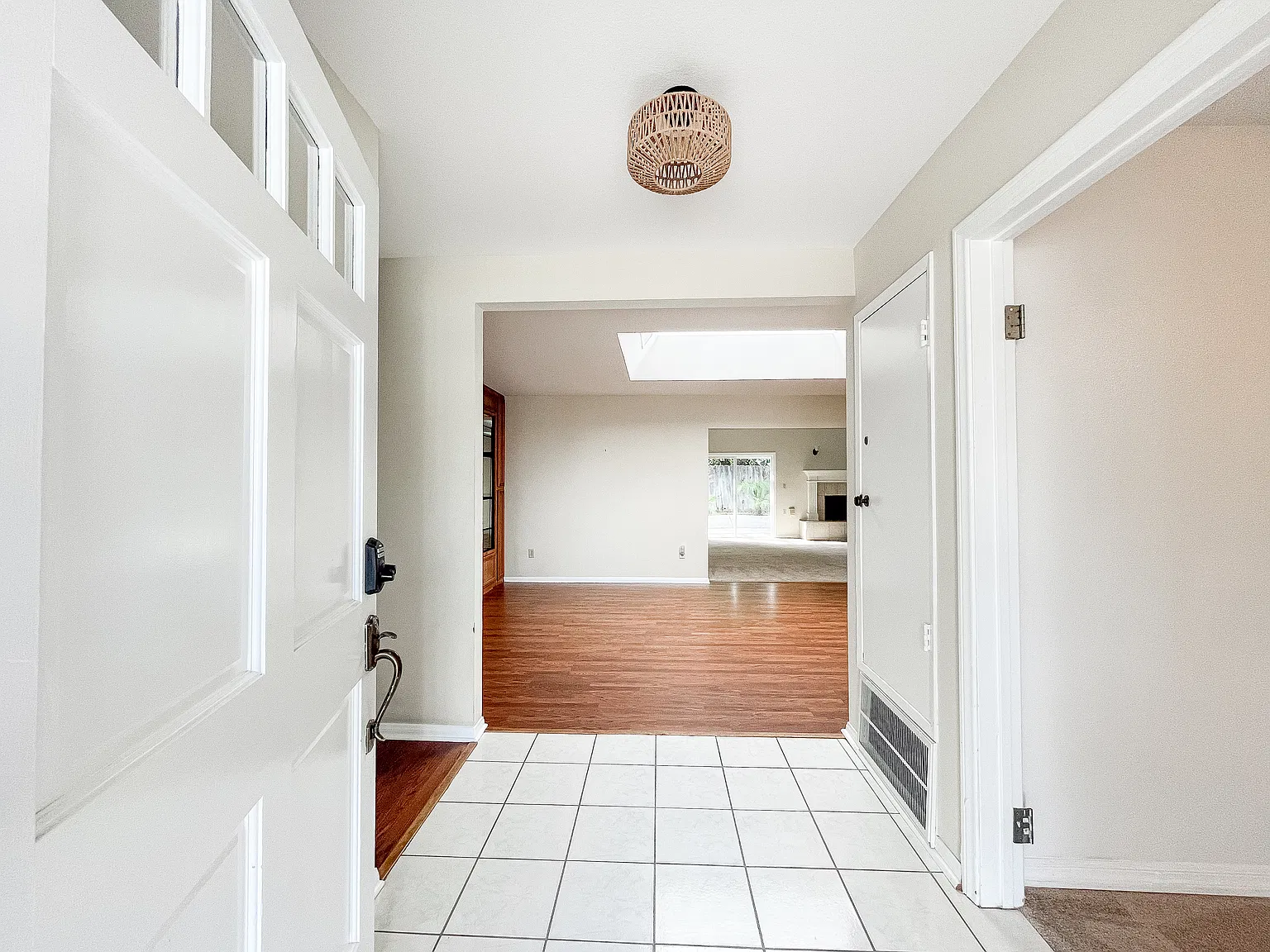 3 bed, 2218 sqft, $5,550 — Photo 3