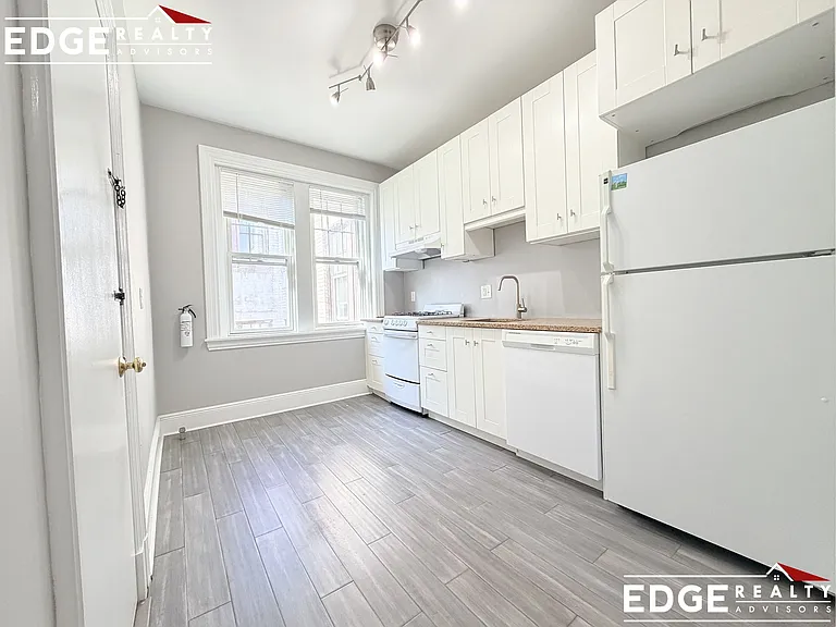 25 Mount Hood Rd #12 — Photo 1