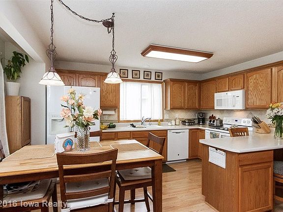 4th image of 3112 SW Townpark Dr