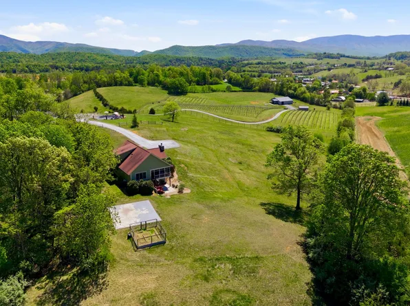 60 Great Valley Ln, Natural Bridge, VA 24578